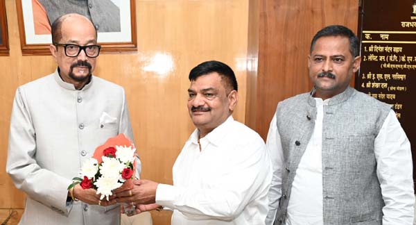 राज्यपाल डेका से अखिल भारतीय कुर्मी क्षत्रीय महासभा के पदाधिकारियों ने भेंट की राज्यपाल डेका से अखिल भारतीय कुर्मी क्षत्रीय महासभा के पदाधिकारियों ने भेंट की
