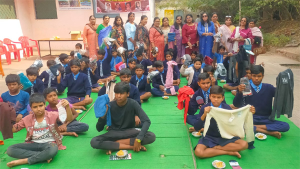 ठंड से बचने छत्तीसगढ़ प्रांतीय अग्रवाल संगठन ने आवासीय बाल आश्रम के बच्चों को वितरित किए स्वेटर व मोजा ठंड से बचने छत्तीसगढ़ प्रांतीय अग्रवाल संगठन ने आवासीय बाल आश्रम के बच्चों को वितरित किए स्वेटर व मोजा