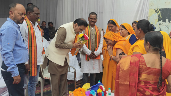 विधायक मूणत का विकास रथ संत रविदास वार्ड में, अंदरूनी सड़कों-गलियों के लिए पौने 3 करोड़ का काम शुरू विधायक मूणत का विकास रथ संत रविदास वार्ड में, अंदरूनी सड़कों-गलियों के लिए पौने 3 करोड़ का काम शुरू
