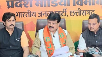 कांग्रेस ने बार बार संविधान की धज्जियां उड़ाई,आज के दिन की घटना के बाद भी संविधान का गला घोटा – श्रीवास्तव