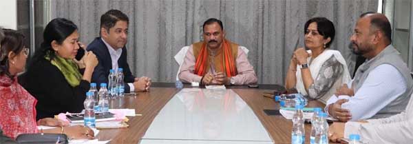 स्वास्थ्य मंत्री ने की विभाग के योजनाओं की समीक्षा स्वास्थ्य मंत्री ने की विभाग के योजनाओं की समीक्षा