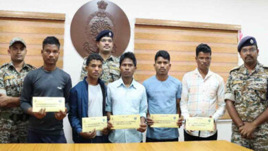 11 लाख के ईनामी 5 नक्सलियों ने किया आत्मसमर्पण 11 लाख के ईनामी 5 नक्सलियों ने किया आत्मसमर्पण