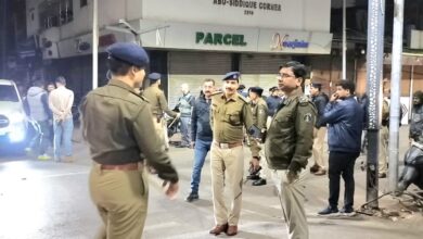 देर रात राजधानी की सड़को पर उतरे एसएसपी संतोष सिंह देर रात राजधानी की सड़को पर उतरे एसएसपी संतोष सिंह