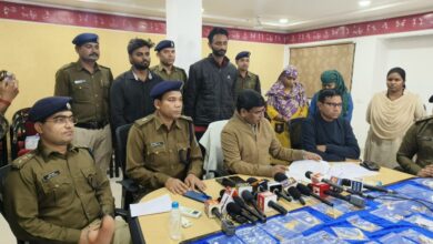 एक्सटॉर्शन के मामले में पाँच गिरफ़्तार, राजधानी पुलिस को बड़ी कामयाबी एक्सटॉर्शन के मामले में पाँच गिरफ़्तार, राजधानी पुलिस को बड़ी कामयाबी