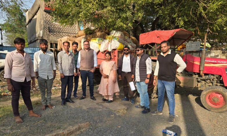अवैध धान परिवहन में 224 बोरी धान और दो ट्रैक्टर जब्त अवैध धान परिवहन में 224 बोरी धान और दो ट्रैक्टर जब्त
