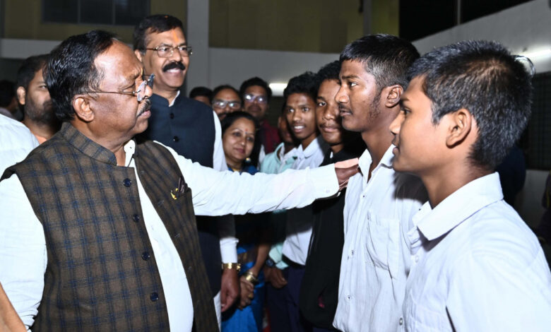बेहतर भविष्य के निर्माण के लिए एकाग्रता और कठिन परिश्रम जरूरी: मंत्री नेताम बेहतर भविष्य के निर्माण के लिए एकाग्रता और कठिन परिश्रम जरूरी: मंत्री नेताम