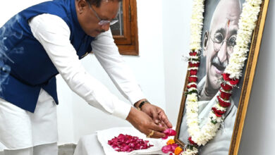 हम सभी गांधी जी के बताए सत्य और अहिंसा के मार्ग पर चलने का लें प्रण – साय हम सभी गांधी जी के बताए सत्य और अहिंसा के मार्ग पर चलने का लें प्रण – साय