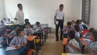 जांगला आत्मानंद स्कूल में नदारद मिले 13 शिक्षक, डीईओ ने जारी किया कारण बताओ नोटिस जांगला आत्मानंद स्कूल में नदारद मिले 13 शिक्षक, डीईओ ने जारी किया कारण बताओ नोटिस