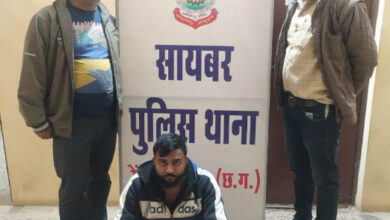 स्टॉक मार्केट में निवेश कर मुनाफा कमाने का झांसा देने वाला मुख्य सरगना गुजरात से गिरफ्तार स्टॉक मार्केट में निवेश कर मुनाफा कमाने का झांसा देने वाला मुख्य सरगना गुजरात से गिरफ्तार