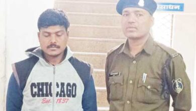 बाथरूम में चोरी-छुपे सफाई कर्मी ने बनाया नर्सिंग छात्राओं का वीडियो, गिरफ्तार बाथरूम में चोरी-छुपे सफाई कर्मी ने बनाया नर्सिंग छात्राओं का वीडियो, गिरफ्तार