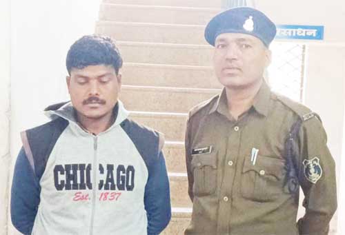 बाथरूम में चोरी-छुपे सफाई कर्मी ने बनाया नर्सिंग छात्राओं का वीडियो, गिरफ्तार बाथरूम में चोरी-छुपे सफाई कर्मी ने बनाया नर्सिंग छात्राओं का वीडियो, गिरफ्तार