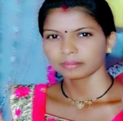 कुल्हाड़ी से हमला कर पति ने की पत्नी की हत्या कुल्हाड़ी से हमला कर पति ने की पत्नी की हत्या