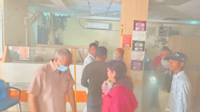 बैंक ऑफ बड़ौदा में लगी शॉर्ट सर्किट से आग, आवश्यक दस्तावेज जलकर खाक बैंक ऑफ बड़ौदा में लगी शॉर्ट सर्किट से आग, आवश्यक दस्तावेज जलकर खाक