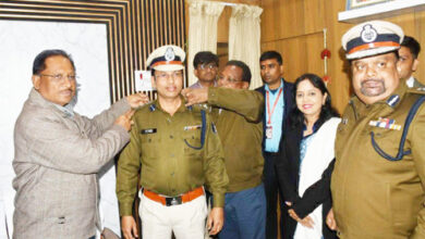 मुख्यमंत्री साय ने शशिमोहन को बैच एवं स्टार पहनाया किया एसएसपी के पद पर पदोन्नत मुख्यमंत्री साय ने शशिमोहन को बैच एवं स्टार पहनाया किया एसएसपी के पद पर पदोन्नत