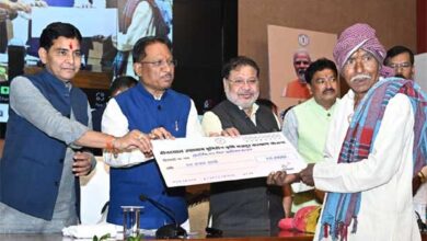 मुख्यमंत्री साय ने किया भूमिहीन कृषि मजदूर कल्याण योजना का शुभारंभ मुख्यमंत्री साय ने किया भूमिहीन कृषि मजदूर कल्याण योजना का शुभारंभ