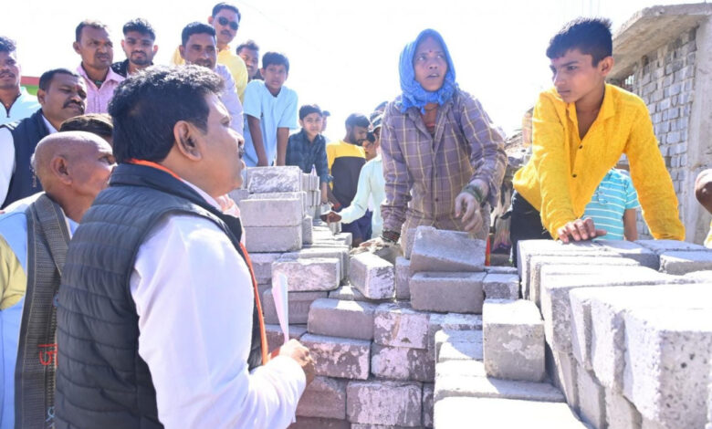 उपमुख्यमंत्री शर्मा ने पीएम आवास के हितग्राहियों से की मुलाकात, निर्माण कार्य की गुणवत्ता पर दिया जोर उपमुख्यमंत्री शर्मा ने पीएम आवास के हितग्राहियों से की मुलाकात, निर्माण कार्य की गुणवत्ता पर दिया जोर