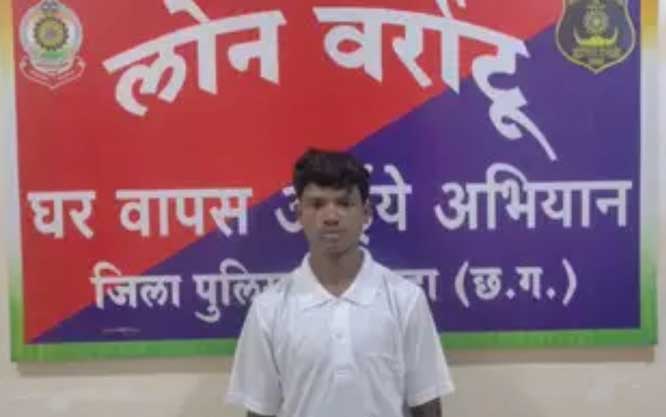 तीन लाख के ईनामी नक्सली डिप्टी कमांडर हुर्रा ने किया आत्मसमर्पण तीन लाख के ईनामी नक्सली डिप्टी कमांडर हुर्रा ने किया आत्मसमर्पण
