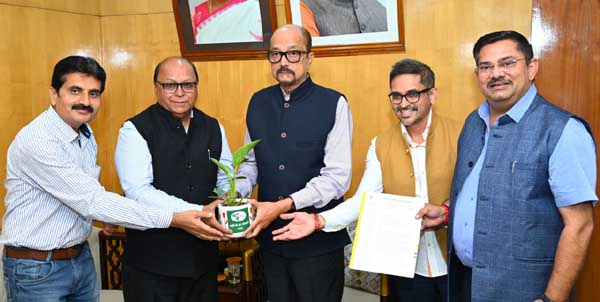 राज्यपाल को मिला फ्लावर शो का आमंत्रण राज्यपाल को मिला फ्लावर शो का आमंत्रण