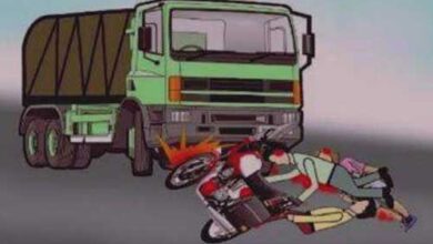 खड़े ट्रक से टकराई बाइक, 1 की हुई मौत, 2 गंभीर रूप से घायल