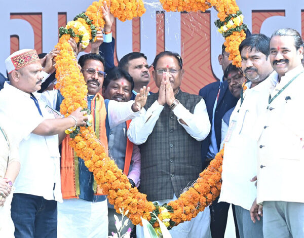 जहां कभी गोलियों की गूंजती थी, अब वहाँ सुनाई देता है विकास का शंखनाद -सीएम साय जहां कभी गोलियों की गूंजती थी, अब वहाँ सुनाई देता है विकास का शंखनाद -सीएम साय