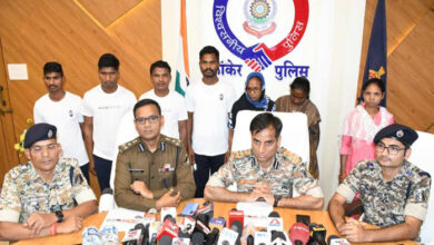 डीवीसीएम कैडर की महिला नक्सली सहित 32 लाख के ईनामी 7 नक्सलियों ने किया आत्मसमर्पण