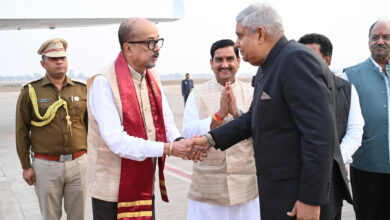 उपराष्ट्रपति धनखड़ को एयरपोर्ट में दी गई भावभीनी बिदाई उपराष्ट्रपति धनखड़ को एयरपोर्ट में दी गई भावभीनी बिदाई