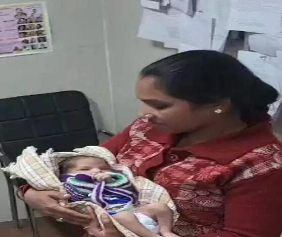 अंबेडकर अस्पताल से बच्चा चुराने वाली महिला रेलवे स्टेशन से गिरफ्तार अंबेडकर अस्पताल से बच्चा चुराने वाली महिला रेलवे स्टेशन से गिरफ्तार