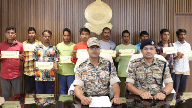 नक्सलियों के पामेड़ एरिया कमेटी के 6 लाख के ईनामी 10 नक्सलियों ने किया आत्मसमर्पण