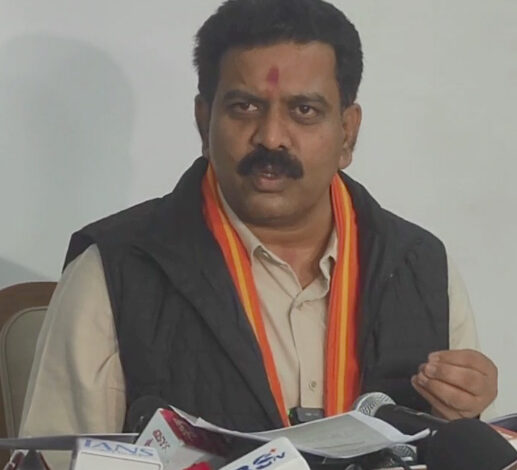 पत्रकार मुकेश के हत्या के आरोपी सुरेश के बैंक खाते होल्ड, जांच के लिए एसआईटी का गठन पत्रकार मुकेश के हत्या के आरोपी सुरेश के बैंक खाते होल्ड, जांच के लिए एसआईटी का गठन