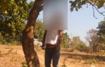 एक ही परिवार के तीन लोगों की मिली लाश, क्षेत्र में फैली सनसनी एक ही परिवार के तीन लोगों की मिली लाश, क्षेत्र में फैली सनसनी