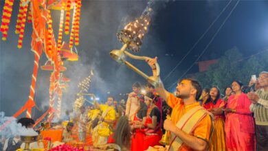 खारुन गंगा महाआरती में सैकड़ों लोग हुए शामिल खारुन गंगा महाआरती में सैकड़ों लोग हुए शामिल
