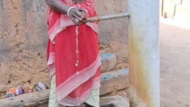 पहले नदी से लाती थीं पानी, अब सोलर पंप ने बदल दी जिंदगी पहले नदी से लाती थीं पानी, अब सोलर पंप ने बदल दी जिंदगी