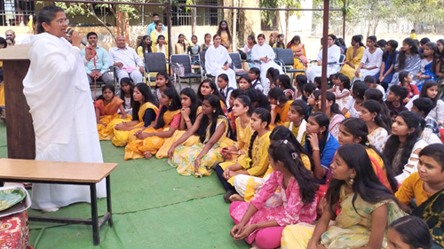 हमारा शरीर बहुत कीमती है इसे नशाखोरी में बरबाद मत करें – सविता दीदी हमारा शरीर बहुत कीमती है इसे नशाखोरी में बरबाद मत करें – सविता दीदी
