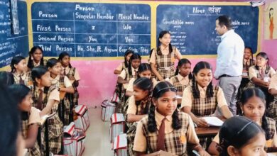 दो शिक्षकों को नोटिस, दो निलंबित दो शिक्षकों को नोटिस, दो निलंबित