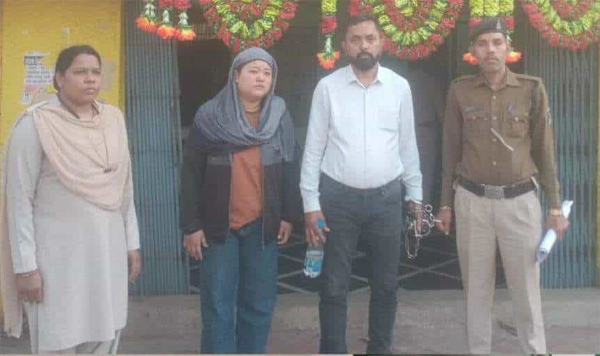 डिब्बा बंद बीफ की बिक्री मामले में महिला नार्थ ईस्ट फूड कार्ट और किचन के संचालक और संचालिका गिरफ्तार डिब्बा बंद बीफ की बिक्री मामले में महिला नार्थ ईस्ट फूड कार्ट और किचन के संचालक और संचालिका गिरफ्तार