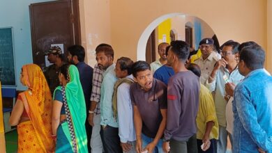 दोपहर 12 बजे तक 35 प्रतिशत हुआ मतदान दोपहर 12 बजे तक 35 प्रतिशत हुआ मतदान