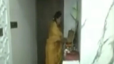 मीनल चौबे ने बेटी मेघा के साथ किया मतदान मीनल चौबे ने बेटी मेघा के साथ किया मतदान