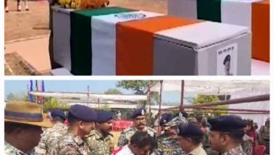 मुठभेड़ में बलिदानी देने वाले दो जवानों को दी गई श्रद्धांजलि, भावुक हुए परिजन