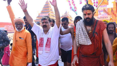 उपमुख्यमंत्री शर्मा ने त्रिवेणी संगम में पूज्य संतों के साथ किया शाही स्नान उपमुख्यमंत्री शर्मा ने त्रिवेणी संगम में पूज्य संतों के साथ किया शाही स्नान