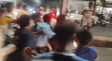 दो पक्ष आपस में भिड़े, जमकर हुई मारपीट