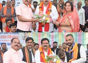 उपमुख्यमंत्री शर्मा ने ग्राम पंचायत चचेड़ी और झलमला के निर्विरोध सरपंचों को दी बधाई