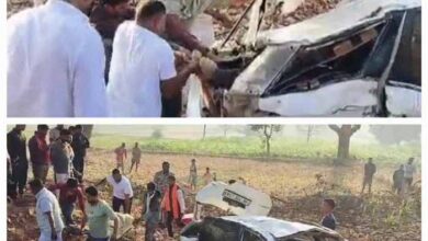 प्रयागराज कुंभ जा रही एक एक्सयूवी कार पलटी, 2 की हुई मौत, 4 गंभीर