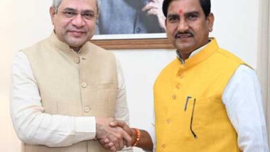 बिलासपुर संसदीय क्षेत्र में रेलवे सुविधाओं को बढ़ाने रेलमंत्री से सांसद तोखन ने की मांग