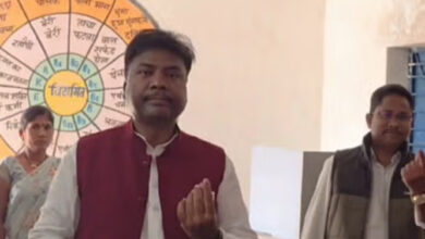 केबिनेट मंत्री कश्यप ने गृहग्राम फरसागुडा में किया मतदान केबिनेट मंत्री कश्यप ने गृहग्राम फरसागुडा में किया मतदान