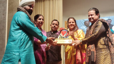 नेत्रहीन बालिकाओं को शिक्षा के लिए प्रदान की गई चैरिटी शो से मिली राशि नेत्रहीन बालिकाओं को शिक्षा के लिए प्रदान की गई चैरिटी शो से मिली राशि