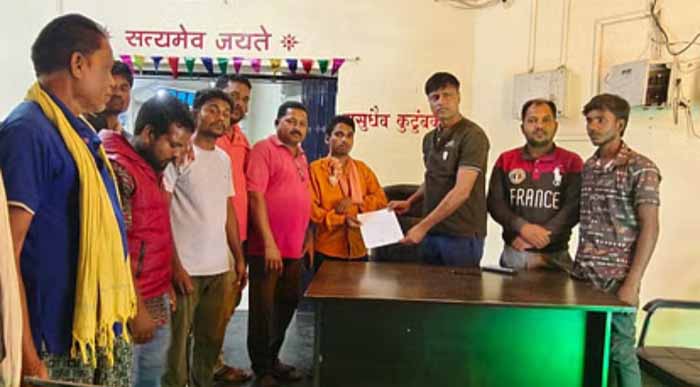 कांग्रेस विधायक विक्रम मंडावी के खिलाफ भाजपा ने करवाया थाने में लिखित शिकायत कांग्रेस विधायक विक्रम मंडावी के खिलाफ भाजपा ने करवाया थाने में लिखित शिकायत