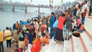 माघ पूर्णिमा पर श्रद्धालुओं ने खारुन नदी में किया स्नान