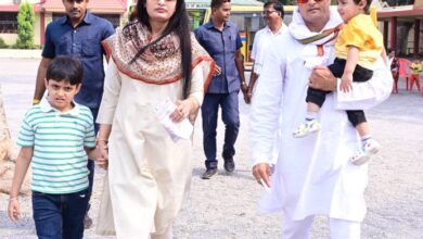 विकास उपाध्याय ने भारत माता स्कूल में किया मतदान विकास उपाध्याय ने भारत माता स्कूल में किया मतदान