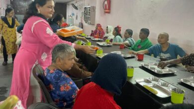 लीनेस क्लब भिलाई ने बेसहारा लोगों के साथ बांटी खुशियां