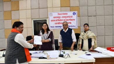 नवनिर्वाचित जिला पंचायत सदस्यों को दिया गया प्रमाण पत्र नवनिर्वाचित जिला पंचायत सदस्यों को दिया गया प्रमाण पत्र